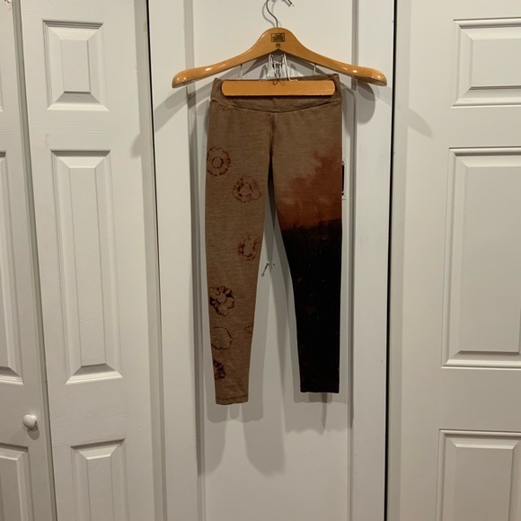 Reverse Bleach hand dyed leggings - Picture 7 of 13